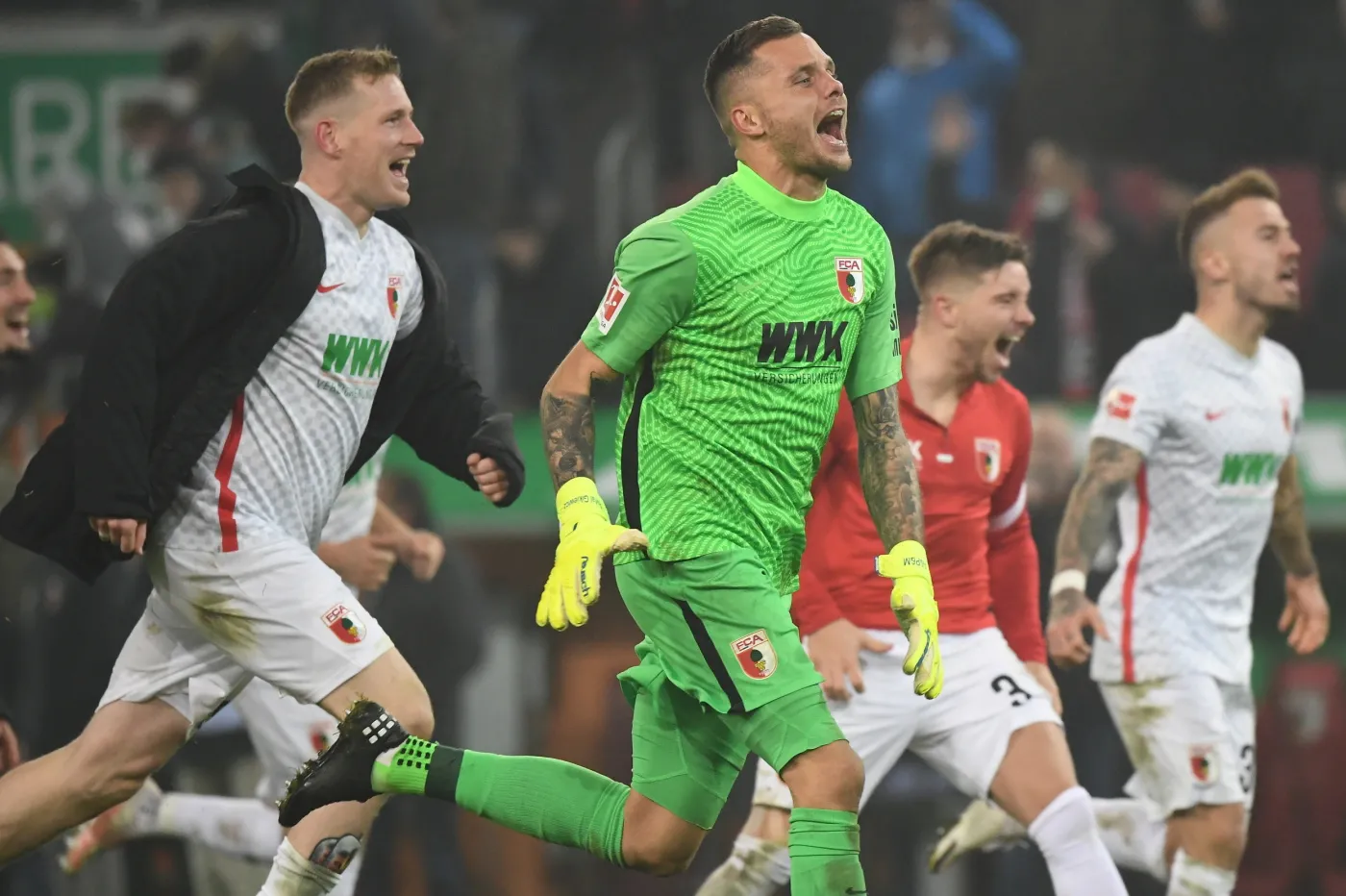 Sensacja! Lewandowski strzelił gola, ale z wygranej cieszyli się Gikiewicz i Gumny