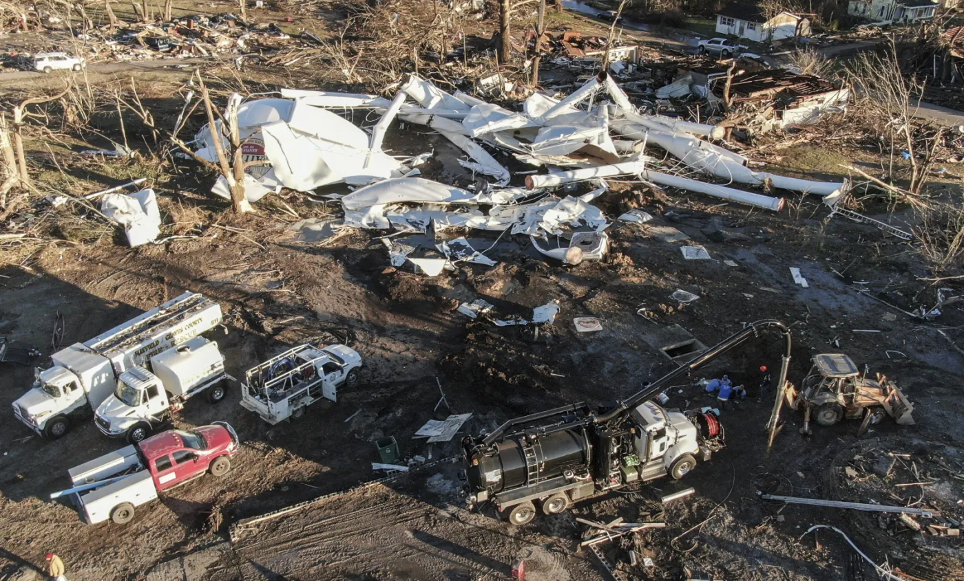 Niszczycielskie tornado w USA. Biden zapowiada pomoc federalną [GALERIA]