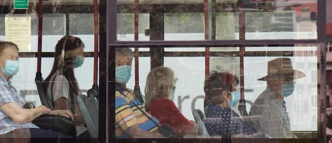 Szarpanina w trolejbusie. 29-latka zaatakowała seniorkę za uwagę o maseczce
