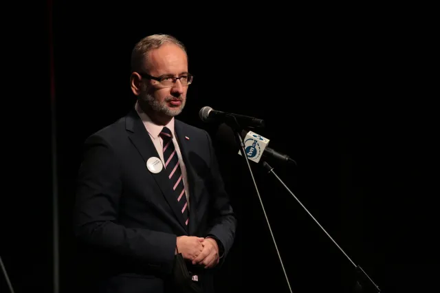 Niedzielski pisze o "czarnej statystyce"