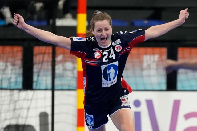 Norweżki trzecią ekipą w półfinale MŚ piłkarek ręcznych