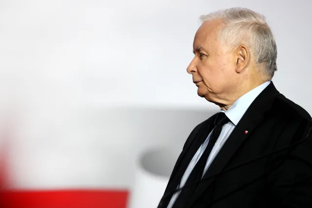 Kaczyński: Kra i odłamki lodowe przy wielkim lodowcu są czymś naturalnym