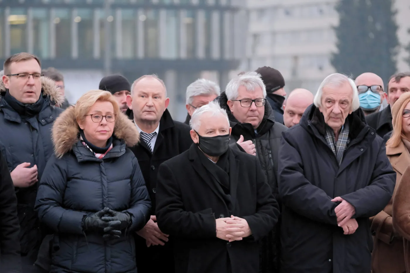 Kolejna miesięcznica smoleńska. Kwiaty pod pomnikiem prezydenta Lecha Kaczyńskiego [ZDJĘCIA]