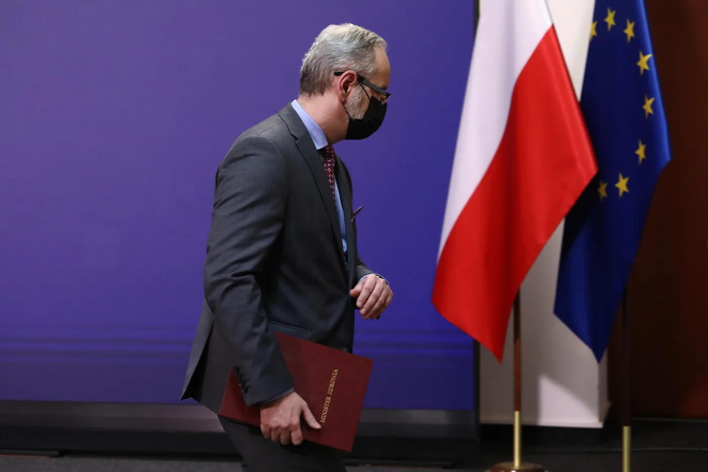 Lewica: Niedzielski uległ presji antyszczepionkowców