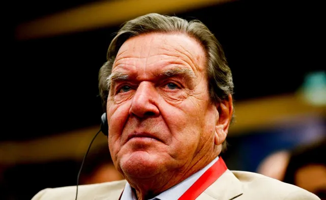 Schroeder nie zrywa przyjaźni z Putinem mimo agresji Rosji na Ukrainę