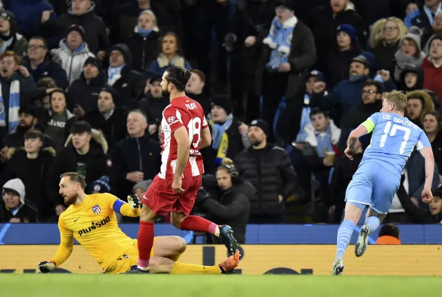 De Bruyne załatwił Atletico. Manchester City długo bił głową w mur