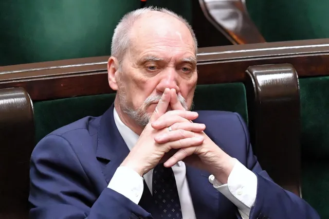 Podkomisja smoleńska w poniedziałek zaprezentuje RAPORT