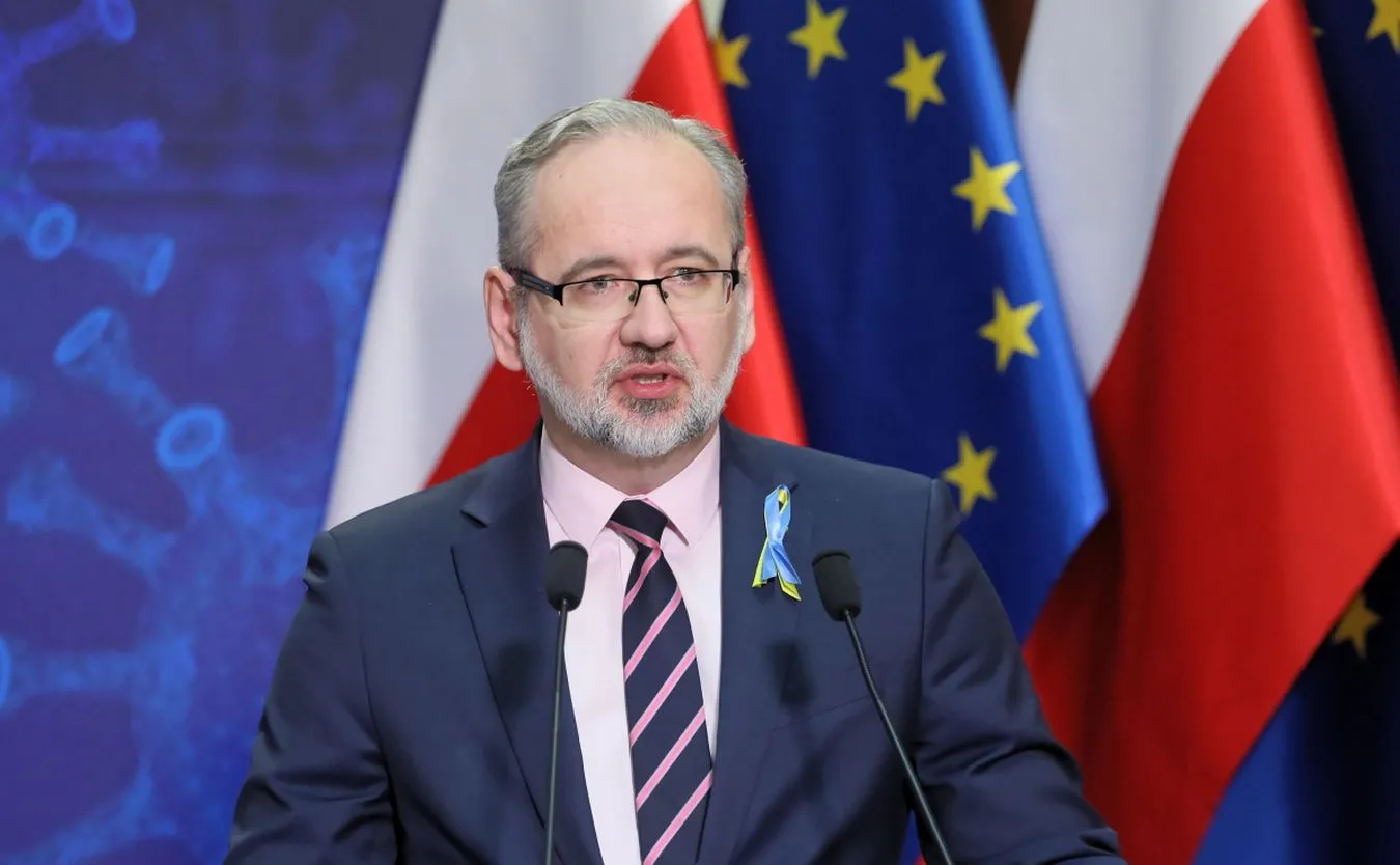 Koniec z noszeniem maseczek. Ogłosił to Niedzielski. Co z pozostałymi obostrzeniami?