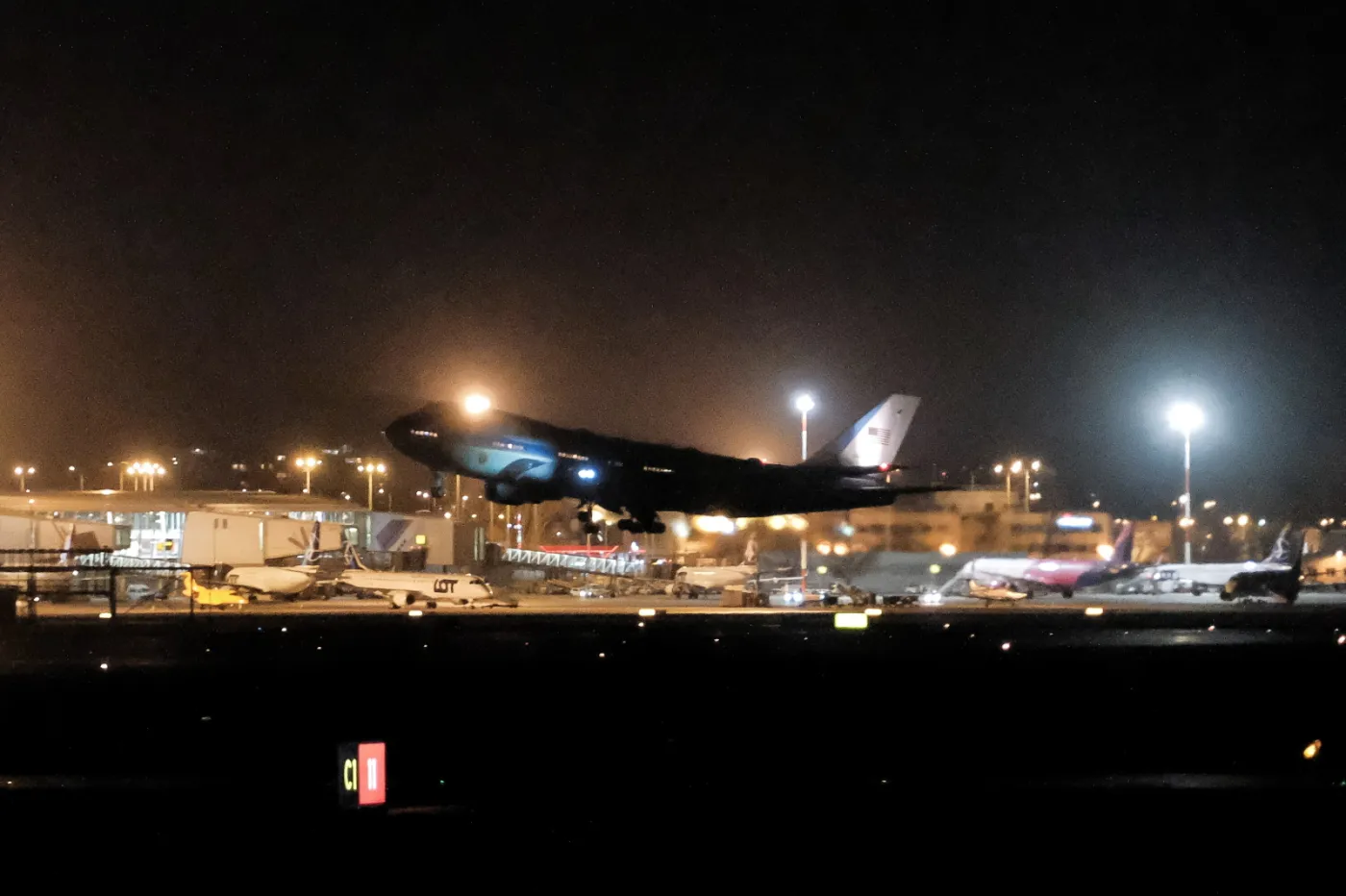 Air Force One z prezydentem Bidenem na pokładzie odleciał z Okęcia