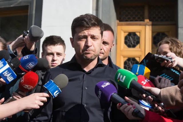 Zełenski rozmawiał z Macronem. "Żądam natychmiastowego zawieszenia broni"