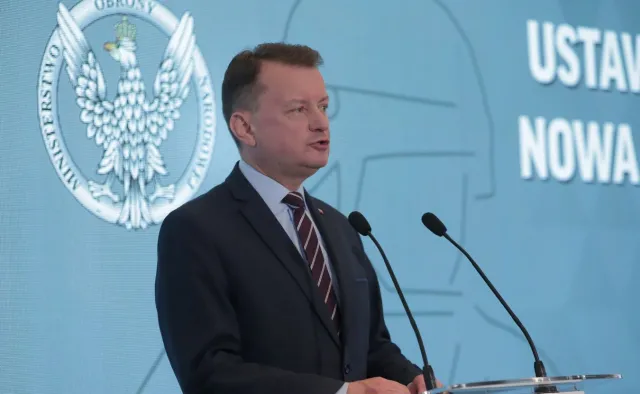 "Mariusz Błaszczak potwierdził". Nie będzie go na szczycie V4 w Budapeszcie