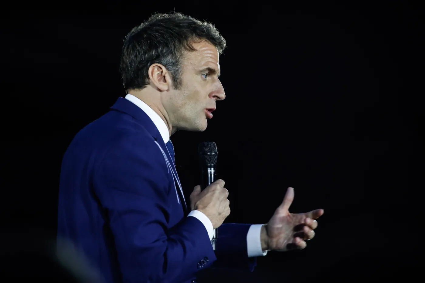 Macron nie chciał mówić o "ludobójstwie", lecz o "bratnich narodach". MSZ Ukrainy reaguje