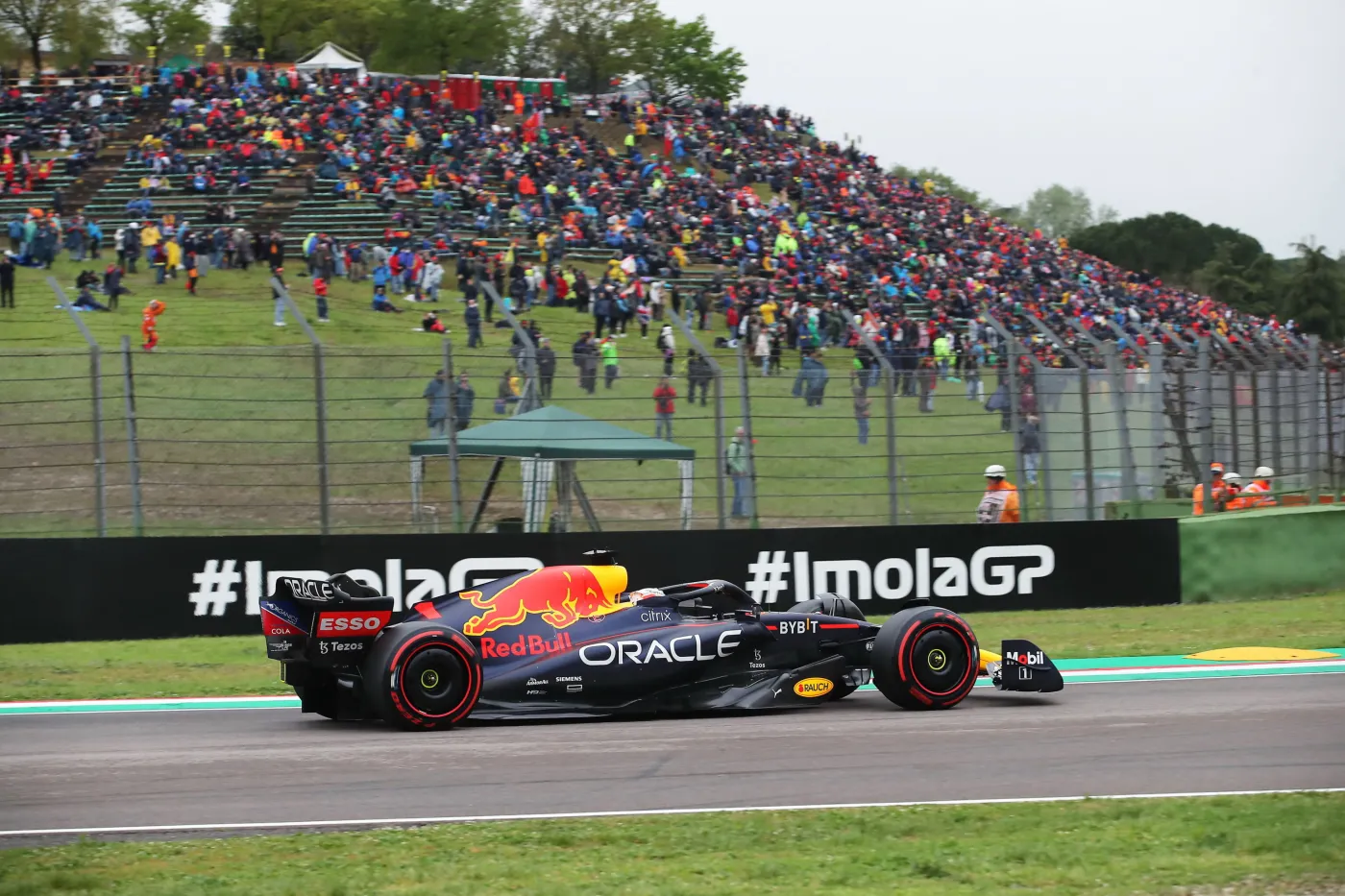 Max Verstappen wygrał sprint przed wyścigiem na Imoli