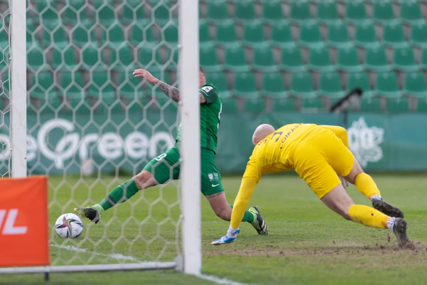Ważny gol Zrelaka. Warta oddaliła się od strefy spadkowej [WIDEO]