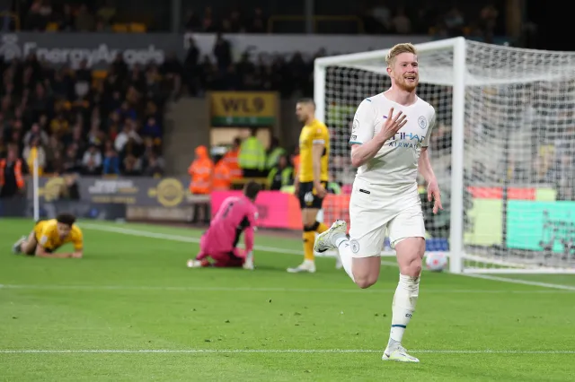 Cztery gole De Bruyne. Manchester City zatańczył z "Wilkami"