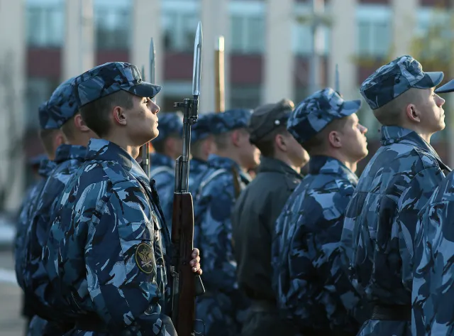 Koronawirus na poligonie. Rosja wstrzymała ćwiczenia wojskowe
