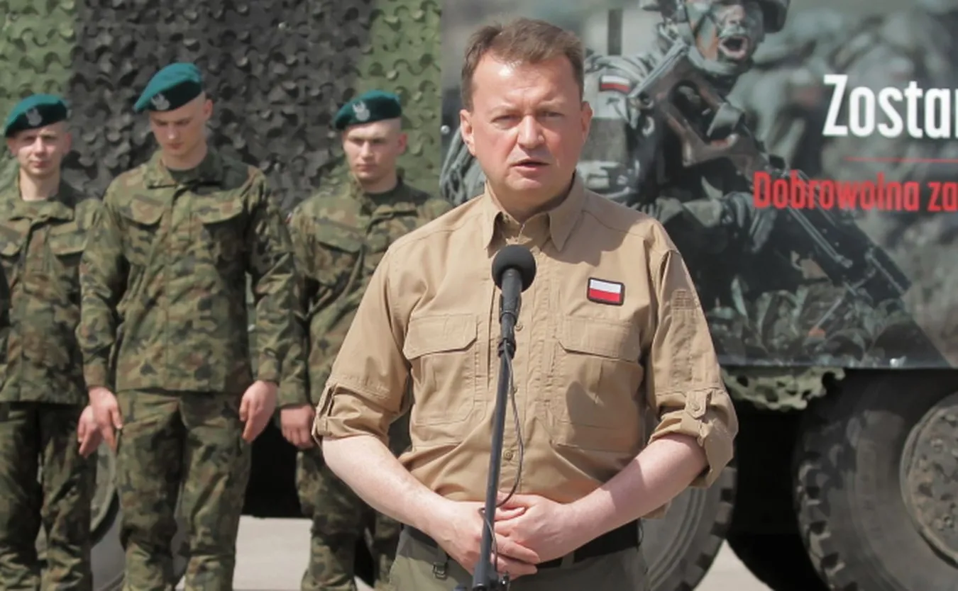 Szef MON: Rząd PO-PSL osłabiał Polskę