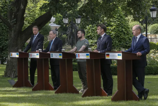 Politico o wizycie europejskich przywódców w Kijowie: Spóźniona. Padły też słowa o Polsce