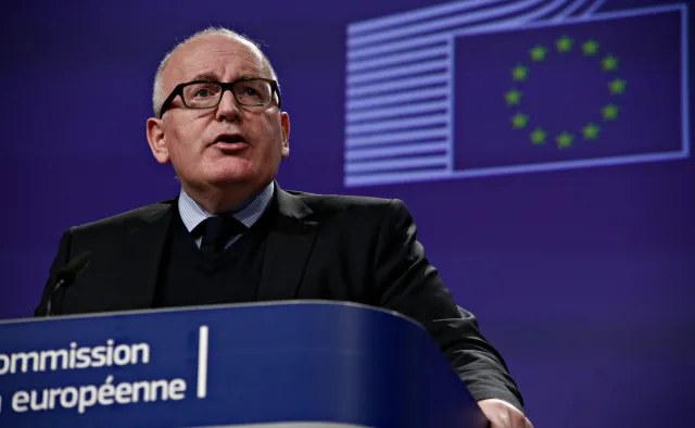 Timmermans: Odcięcie dostaw gazu przez Rosję uderzyło w 12 państw UE