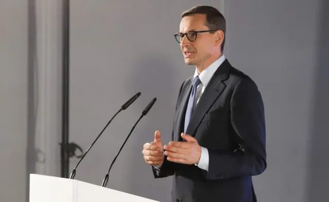Premier Morawiecki radzi Polakom, by ocieplali domy przed zimą