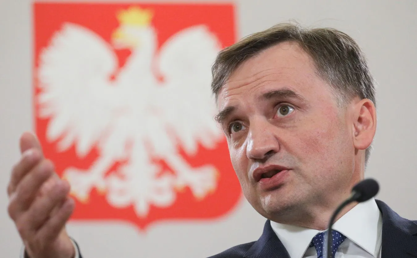 Uciekła z dziećmi do Polski. Sąd nakazał oddać je ojcu. Interweniował Ziobro