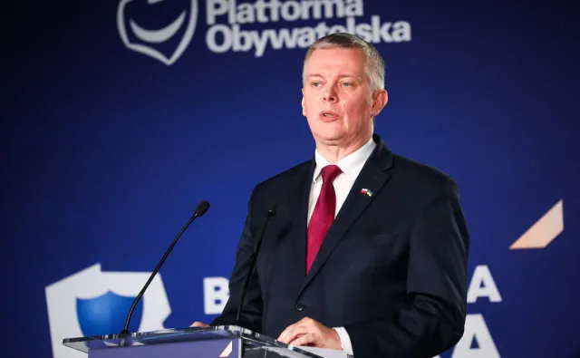 Poseł PO mówił o zawieszaniu dodatkowych emerytur. Siemoniak: To jego błędne słowa