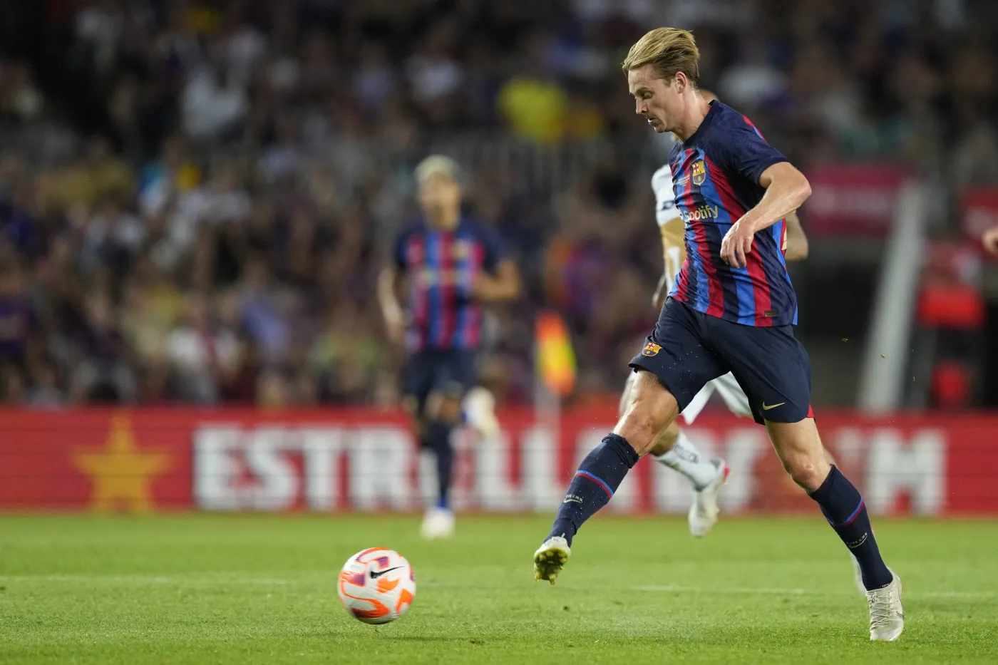 De Jong ma oferty z innych klubów, ale Barcelona nie chce go sprzedać