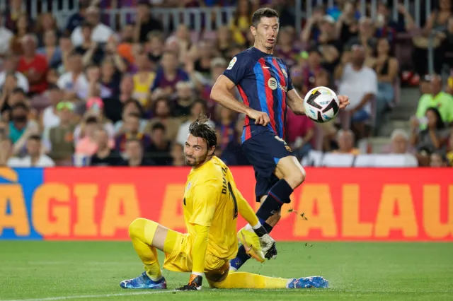 La Liga. Lewandowski bez gola w debiucie. "Barca" tylko zremisowała z Rayo