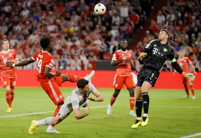 Zabójcze cztery minuty Bayernu. Nieudany powrót Lewandowskiego [WIDEO]