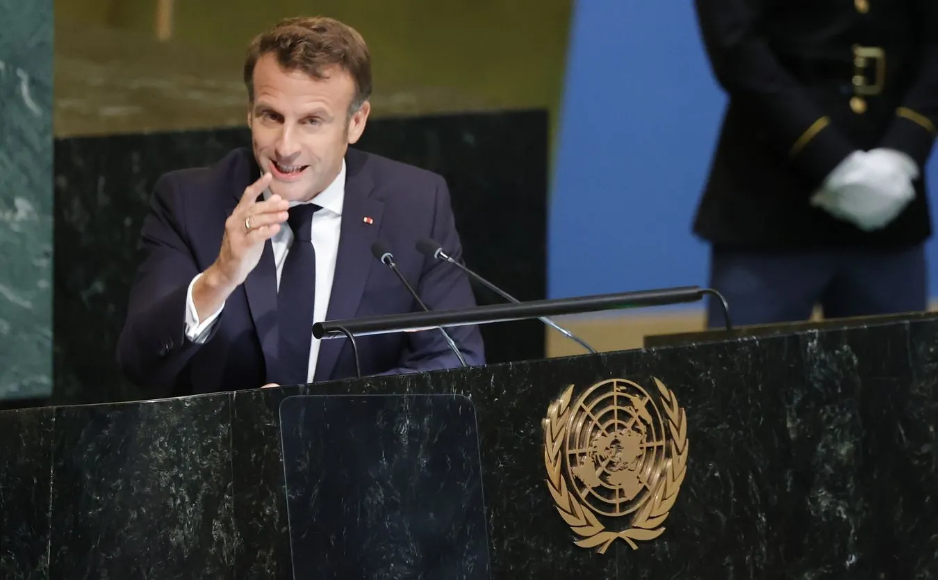 Emmanuel Macron