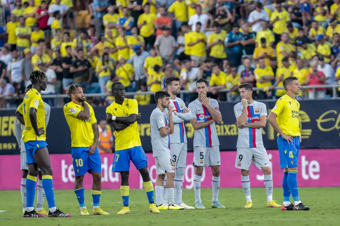 Mecz Barcelony przerwany. Na trybunach trwała walka o życie kibica
