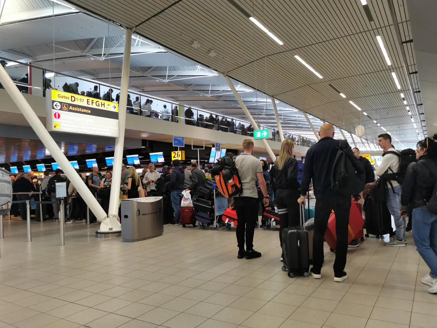 Lotnisko w Amsterdamie prosiło o pomoc wojska w opanowaniu chaosu; rząd nie wyraził zgody