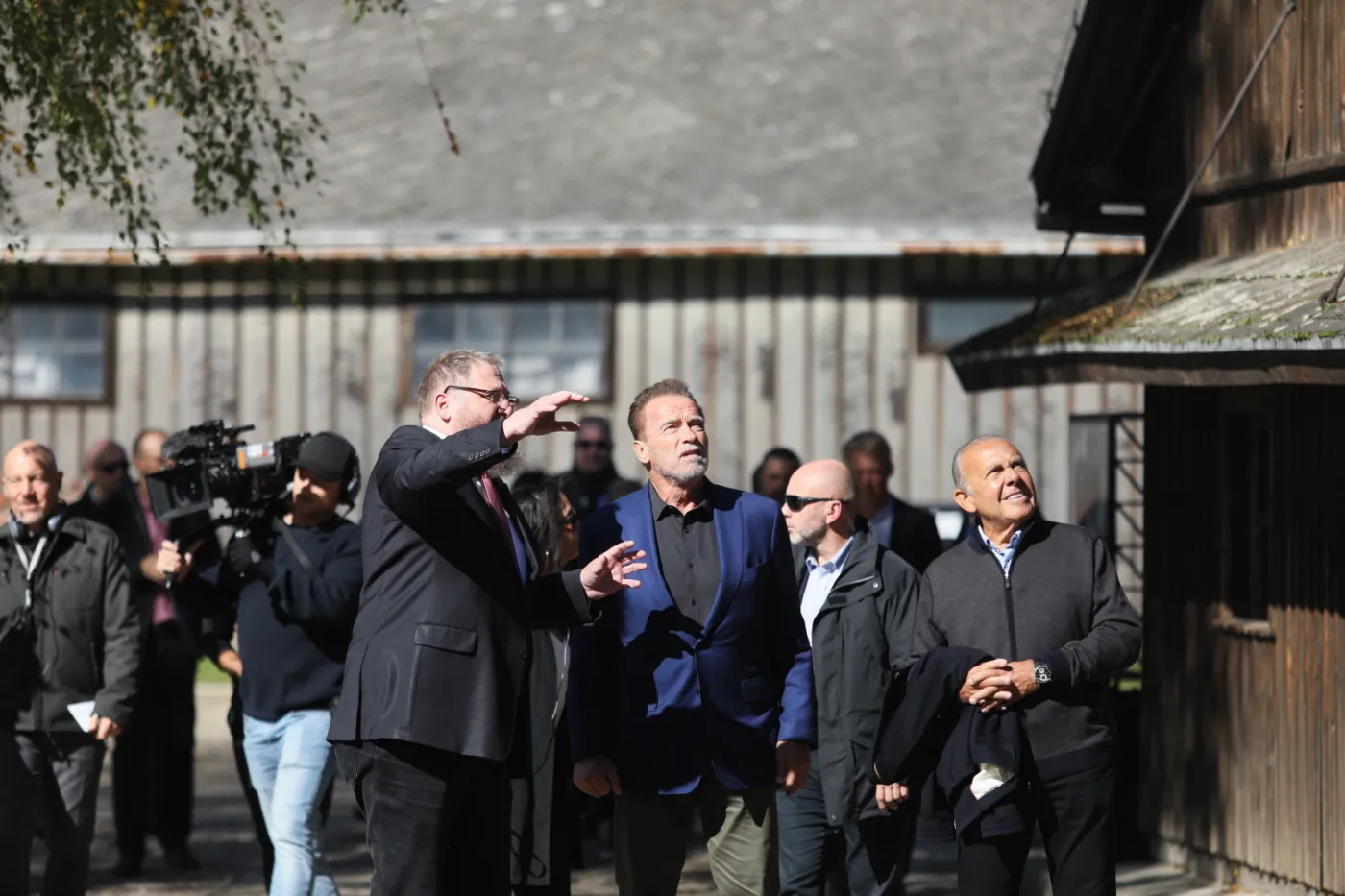 Arnold Schwarzenegger, Piotr Cywiński