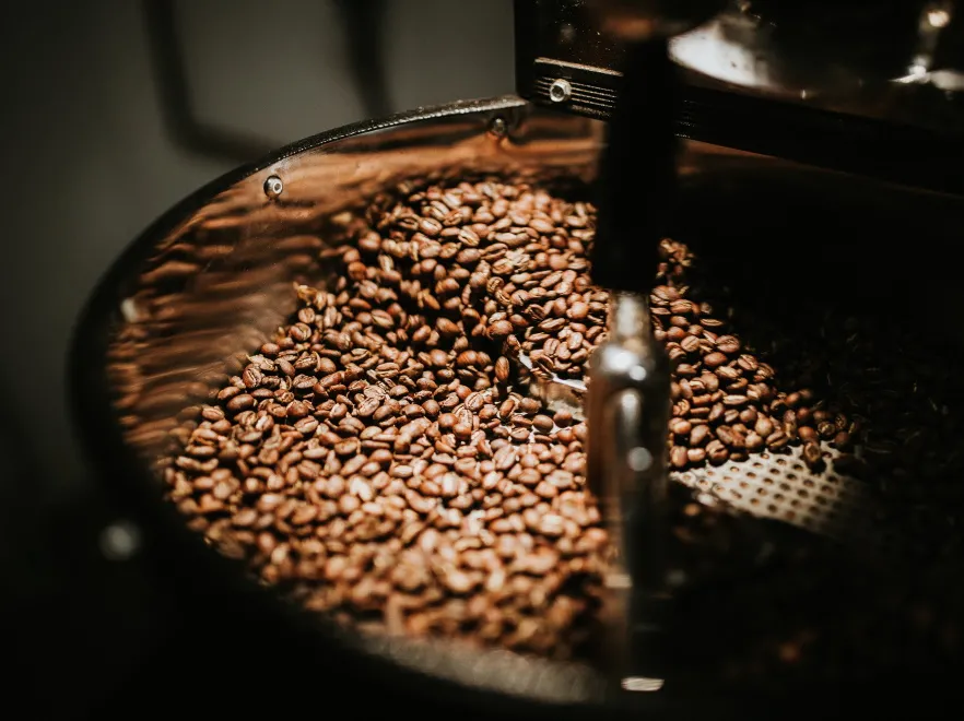 Od kawy z solą i śmietaną do cold brew - krótka historia polskiej kawy
