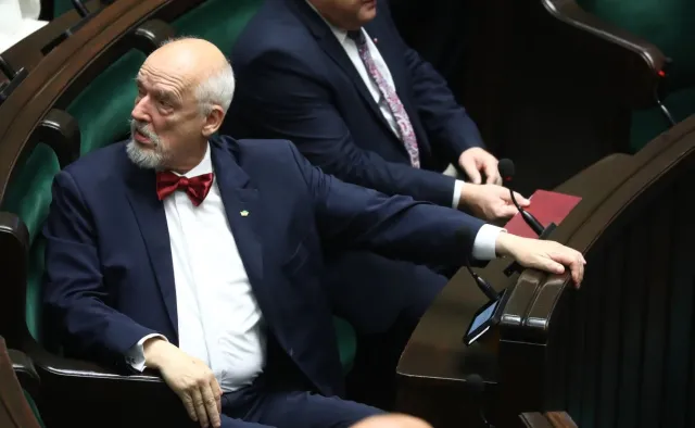 Korwin-Mikke ukarany przez komisję etyki. "Jego słowa urągają godności posła"