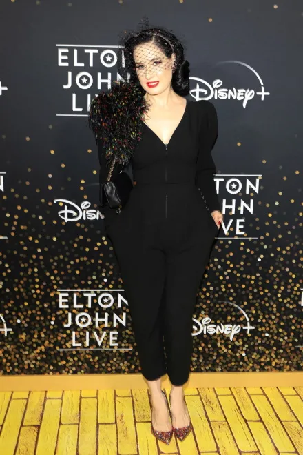 dita-von-teese-37629159.jpg