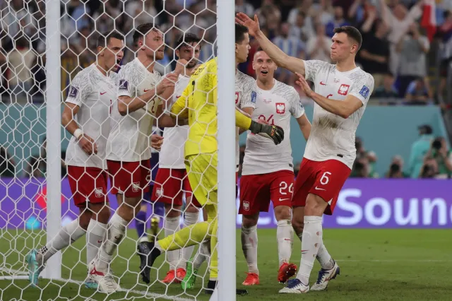 Szczęsny i szczęście było z Polakami. Przegraliśmy z Argentyną, ale wychodzimy z grupy