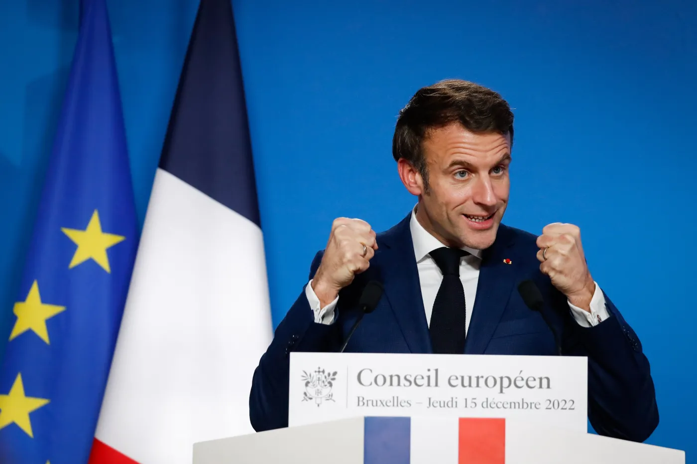 Prezydent Macron chce zabrać na finał do Kataru Pogbę, Kante i Benzemę