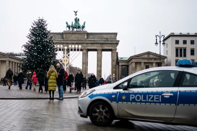 Świąteczna choinka w Berlinie padła ofiarą aktywistów klimatycznych