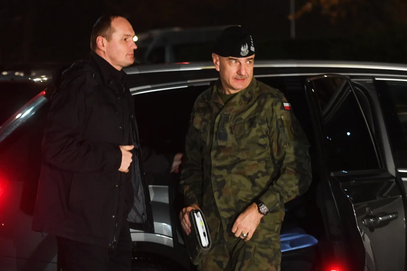 Prezydent, premier i ministrowie w BBN. Trwa narada