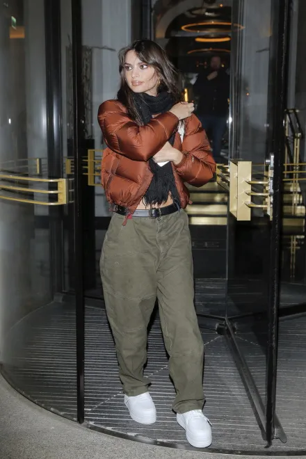 emily-ratajkowski-37700454.jpg