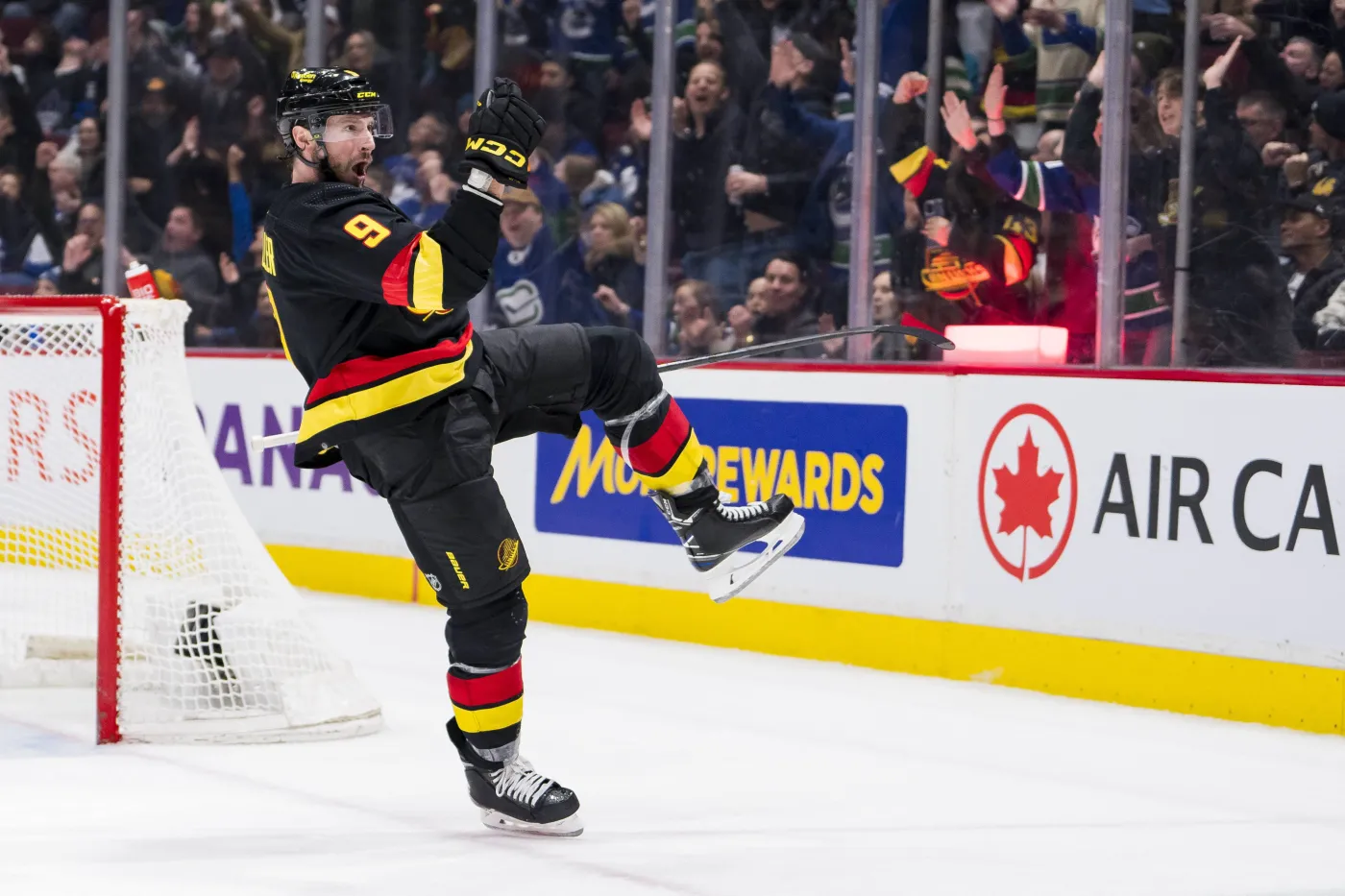 J.T. Miller 700. mecz w lidze NHL uczcił zwycięskim golem