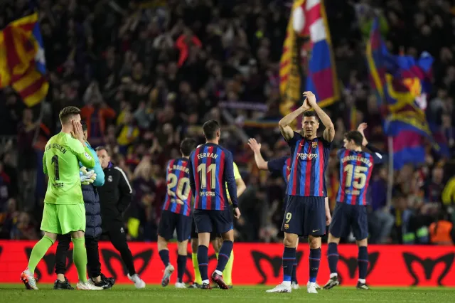 Barcelona tytuł ma praktycznie w kieszeni. Media chwalą Lewandowskiego