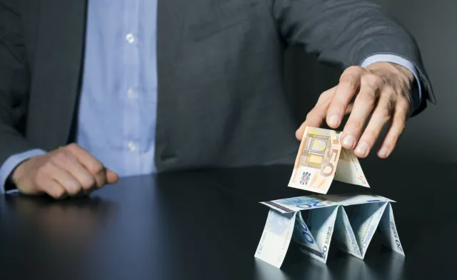 Amber Gold niczego nas nie nauczyło. Właśnie rośnie nowa piramida finansowa, a co robią organy państwa?