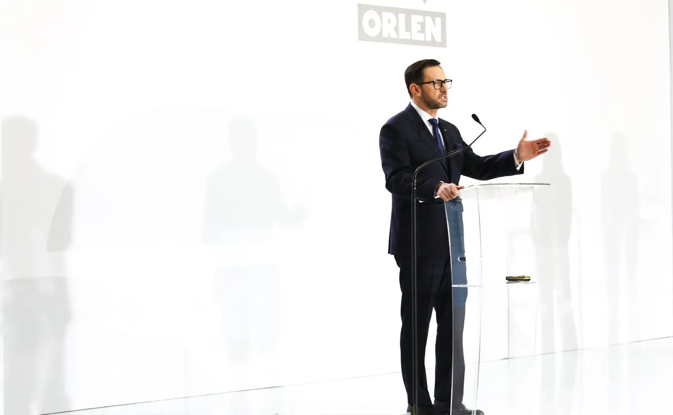 Główny ekonomista twierdzi, że "Orlen nie jest od pomocy Polakom". Obajtek ma inne zdanie