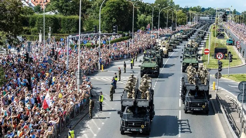 Defilada wojskowa wróci na ulice Warszawy po pięciu latach