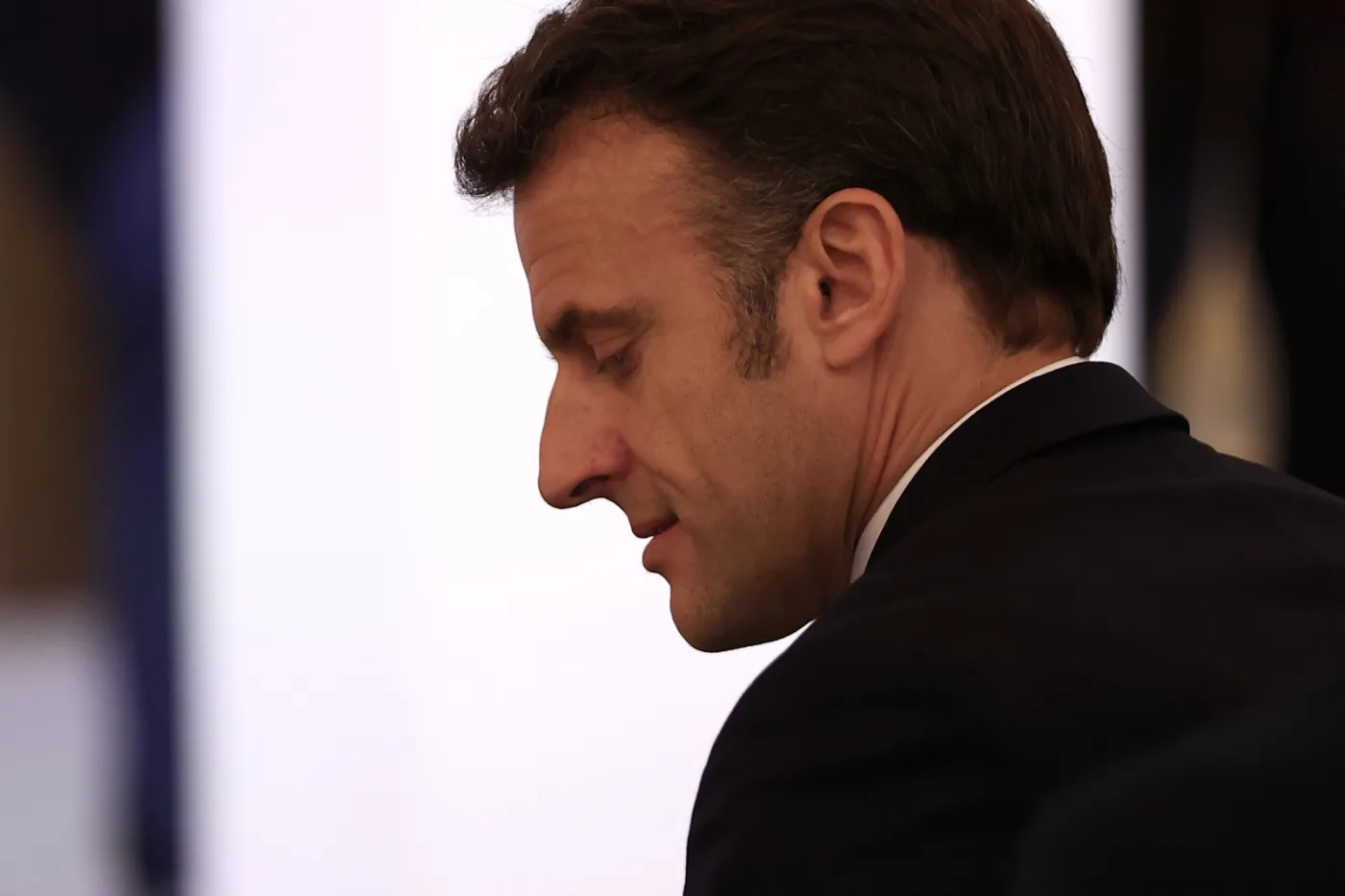 "Le Figaro" odsłania kulisy planu Macrona. "Tresowanie tygrysa"