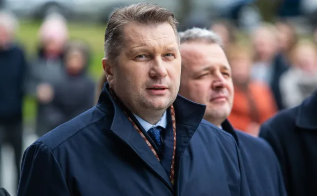 "Wielu rodziców chętnie by mu dało w twarz". Polityk KO ostro komentuje słowa ministra Czarnka