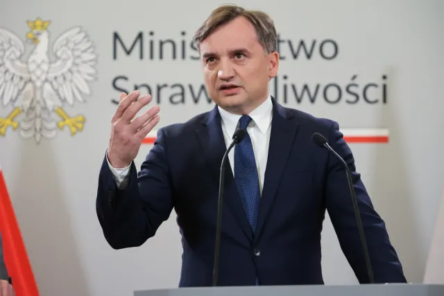 Ziobro: Scholz jest idiotą czy szulerem? Jest jakaś granica absurdu