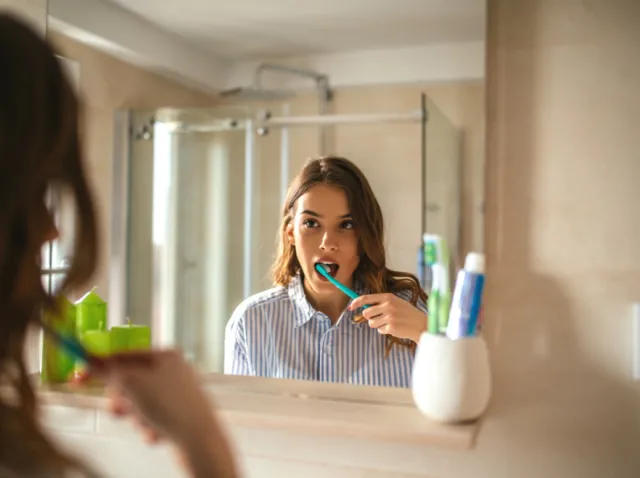 Widzisz TO na zębach? Koniecznie zgłoś się do dentysty!